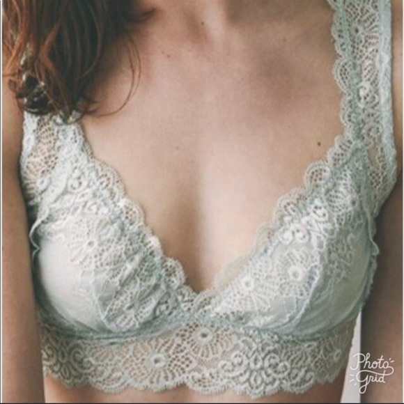 ❗️CLOSING SALE❗️ Seafoam Lace Bralette - Picture 3 of 4